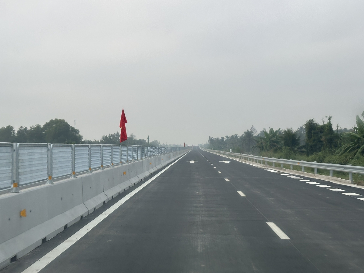 tuyến Cần Thơ - Cà Mau, đang mở ra không gian phát triển mới cho vùng châu thổ Cửu Long.