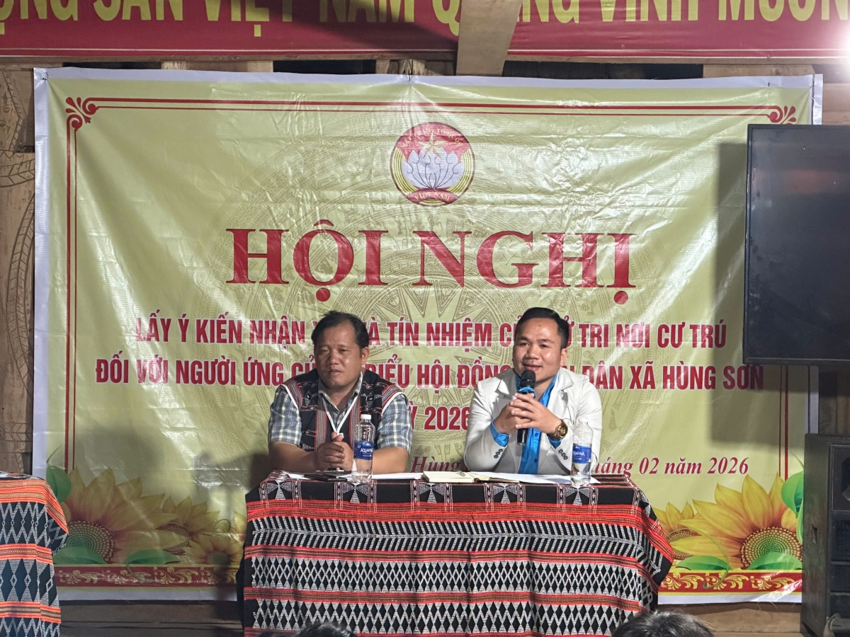Xã Hùng Sơn tổ chức lấy ý kiến của người dân về bầu cử. Ảnh Parai
