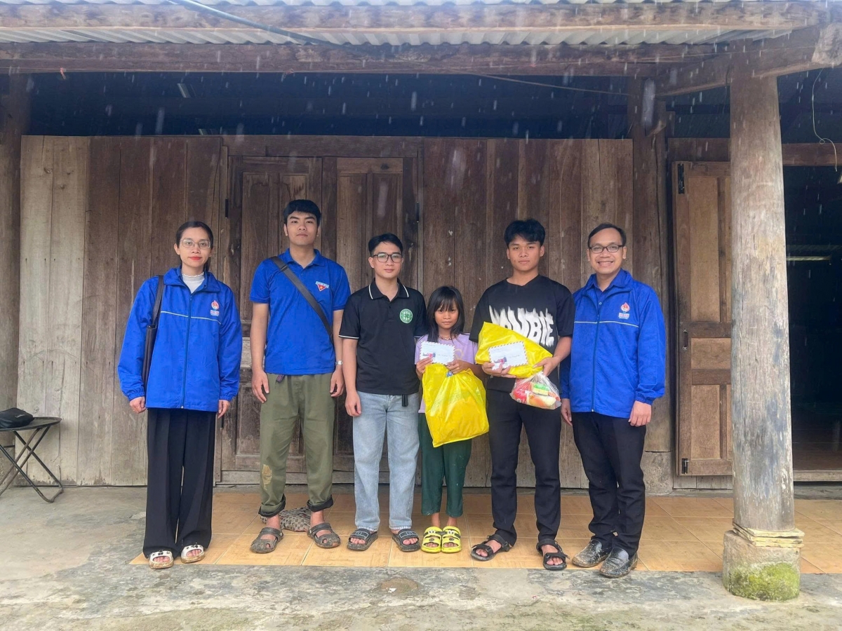 Xã đoàn Đông Giang thực hiện nhiều chương trình hỗ trợ học sinh khó khăn địa phương