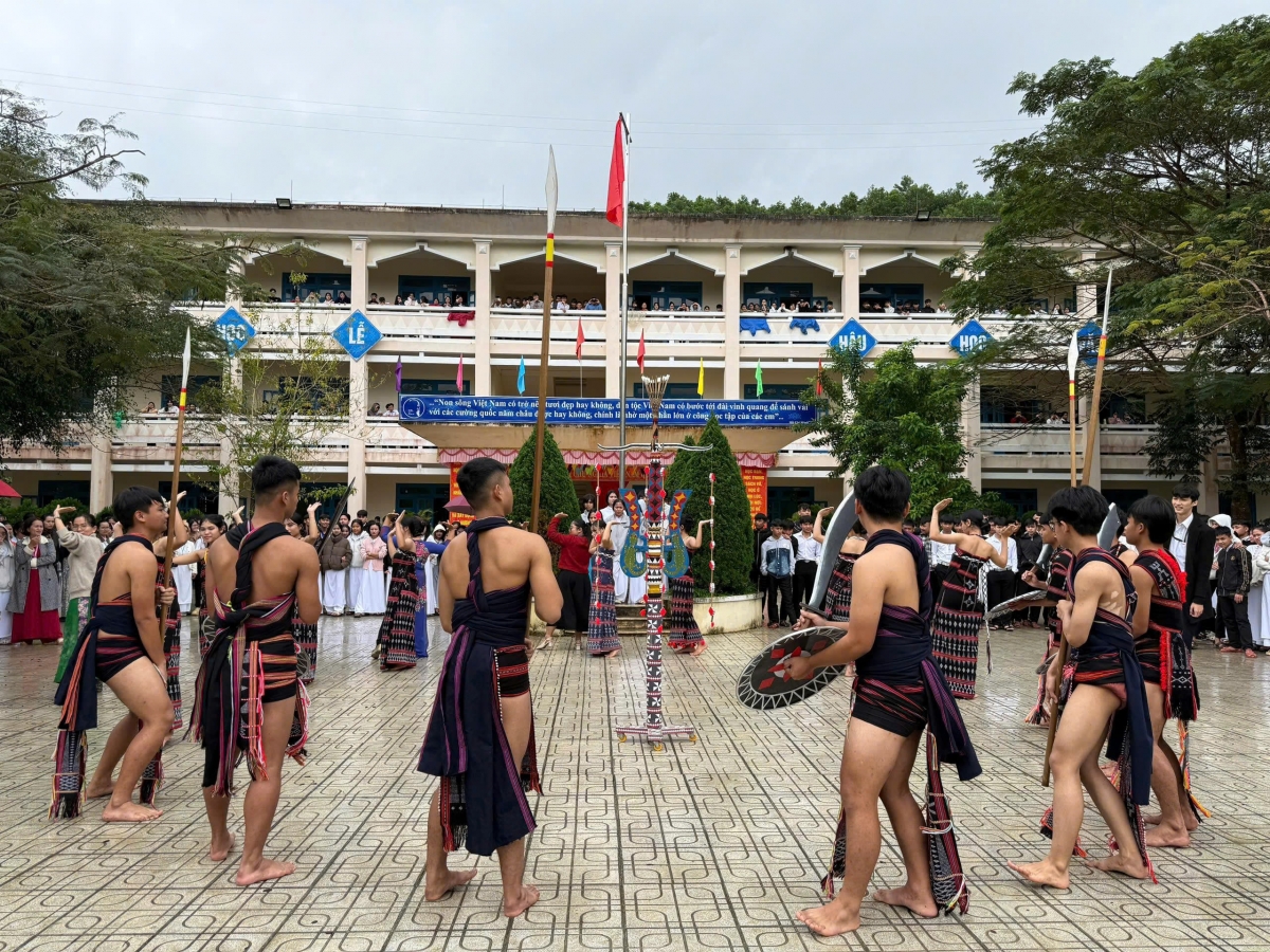 Các bạn trẻ dần quay lại với văn hóa truyền thống qua các hoạt động tại cộng đồng 