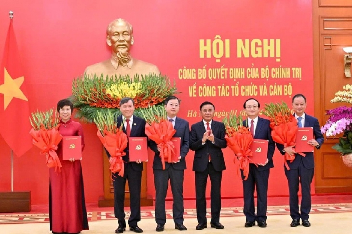 Thuong truc Ban Bi thu ong Trần Cẩm Tú jao brei sarak ka  5 jabat