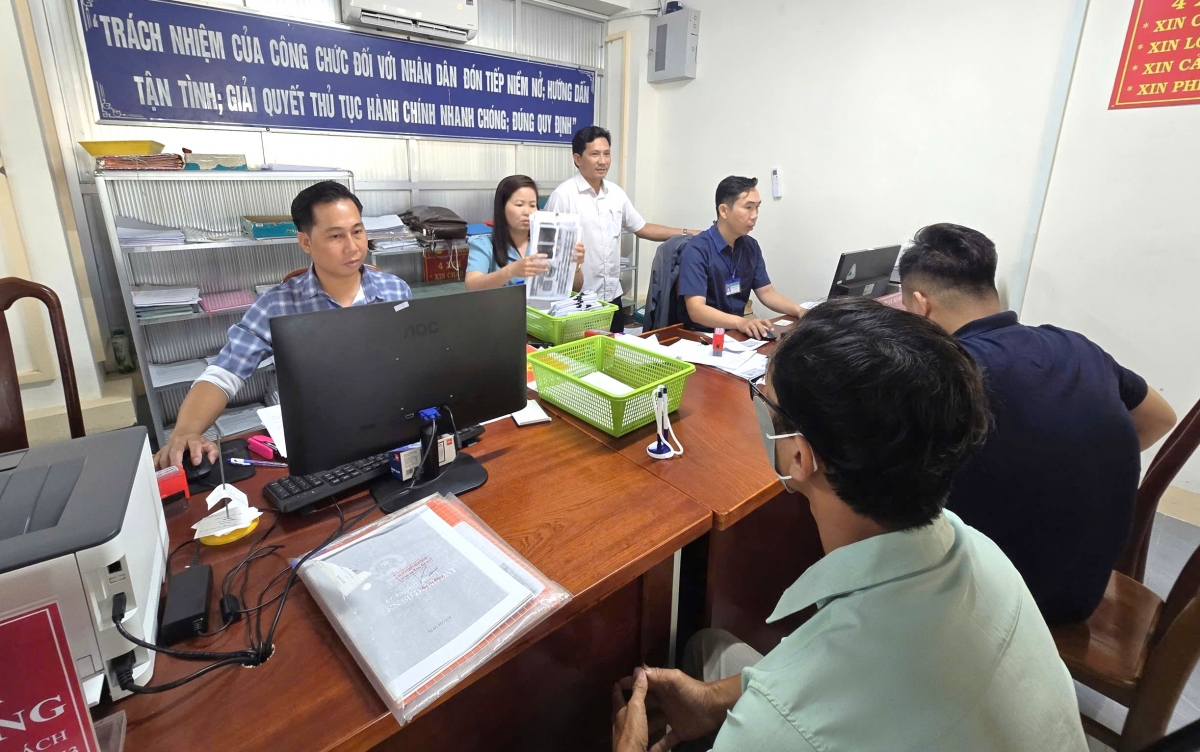 Xã Tân Thuận đang thiếu gần 50% biên chế