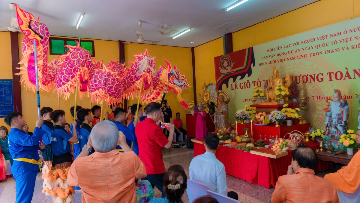 Làng bol Việt Nam tàm lơgar Thái Lan lòt duh kah Bơtau Hùng tàm Hìu phờk Khánh An, càr Udon Thani, lơgar Thái Lan