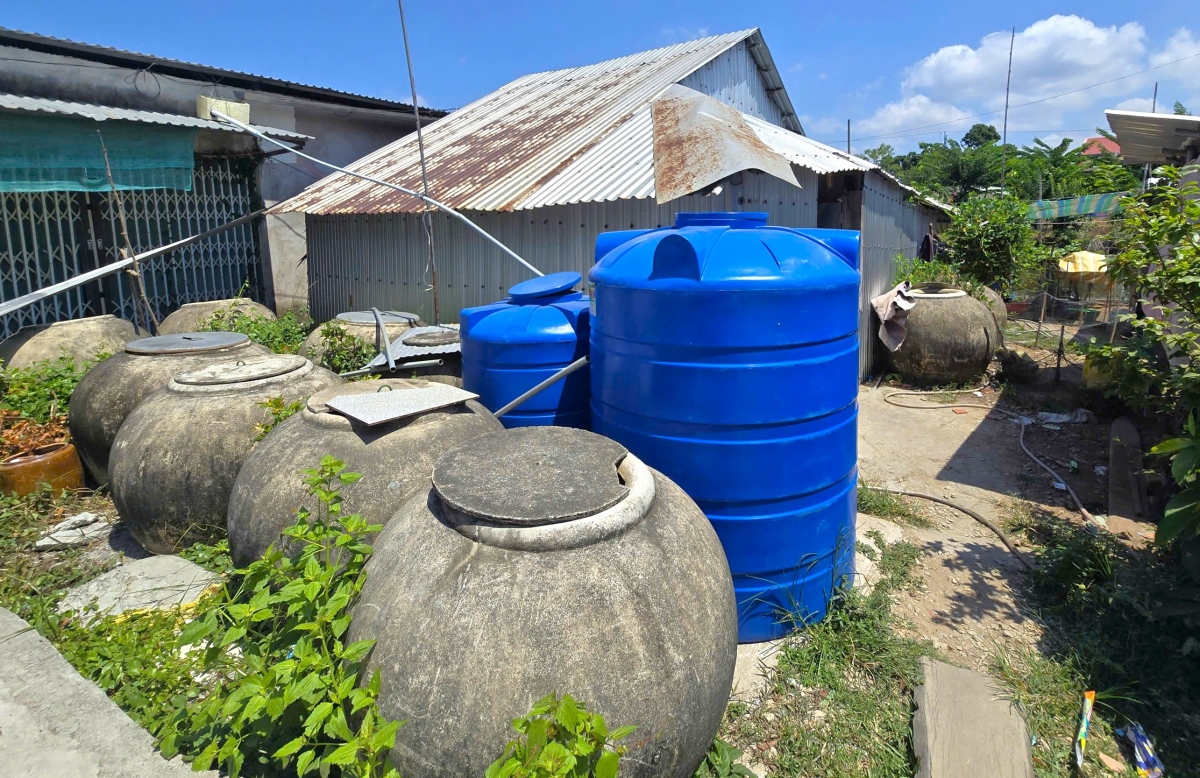 Mỗi mùa khô đến, nhiều hộ dân ở Biển Bạch lại rơi vào cảnh thiếu nước.