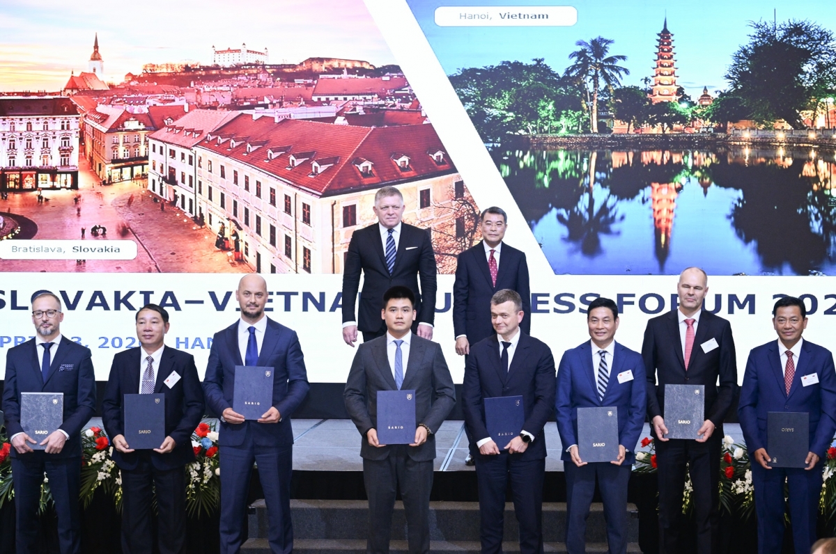 Ngế pro xiâm hnê ngăn Slovakia prế Ngế pro xiâm hnê ngăn Việt Nam châ ngăn hlo Leh kĭ tơkêa 7 to hlá mơ-éa chôu vế tơrŭm cheăng pơla 2 tơnêi têa