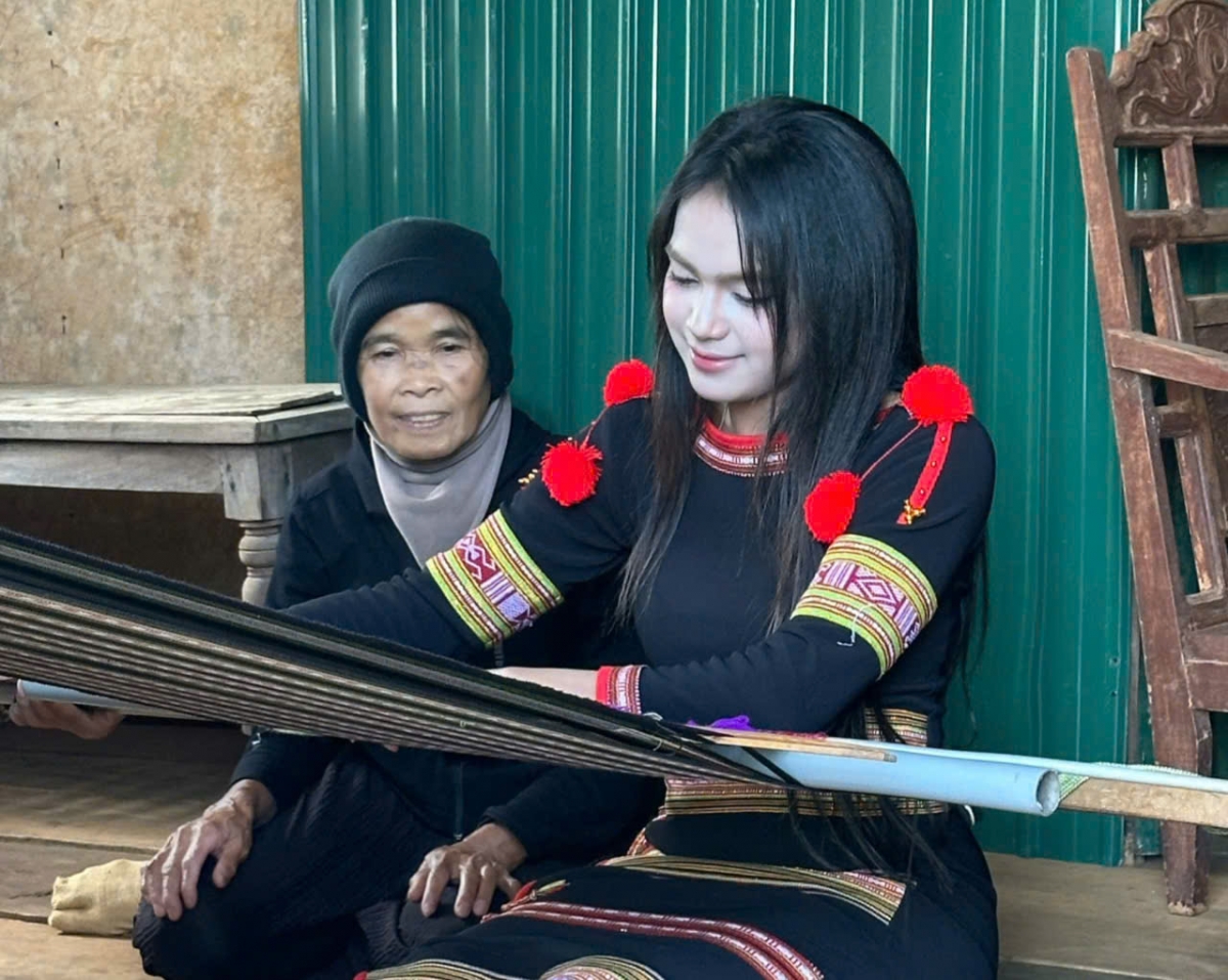 
Oh H’Lagi Mlô hŏk hơlen tơdrong jang đơ̆ng đe ngê̆ nhơ̆n 'lŏ sơnăm