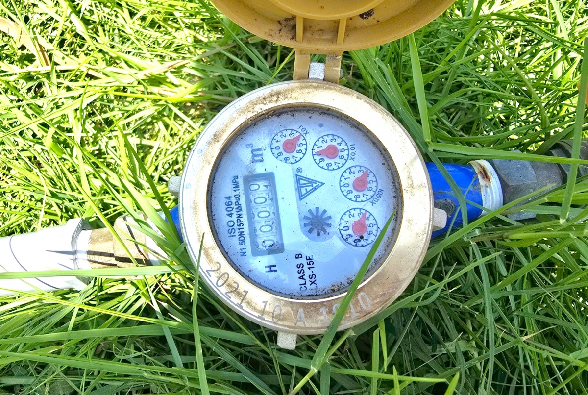 Nhiều hộ dân trên tuyến Xáng Cùng đã lắp đồng hồ nước hơn 1 năm nhưng chưa có nước.