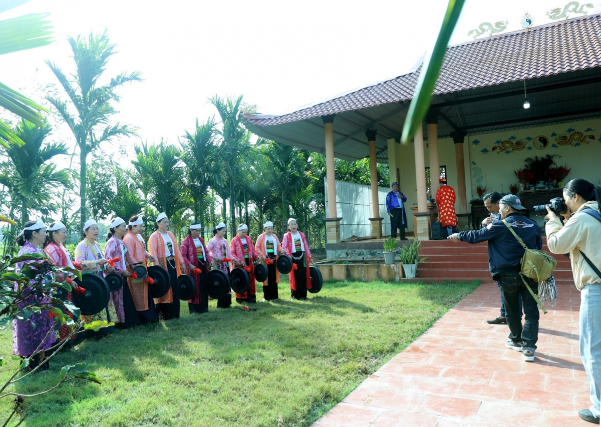 Ing tơdroăng ai khât tung rêh kâ ối, ngê̆ sih cho mâu ngế ki chiâng pro lân lĕng ki kơnía git túa lĕm tro dêi hdrông kuăn ngo ƀă mâ ngăn ing klŏng kơmăi xup um