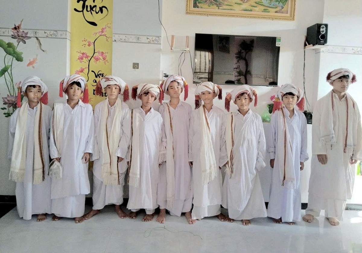 Kuăn cháu xâp ếo pơtâk dêi kuăn ngo tung hâi pro mơdĭng