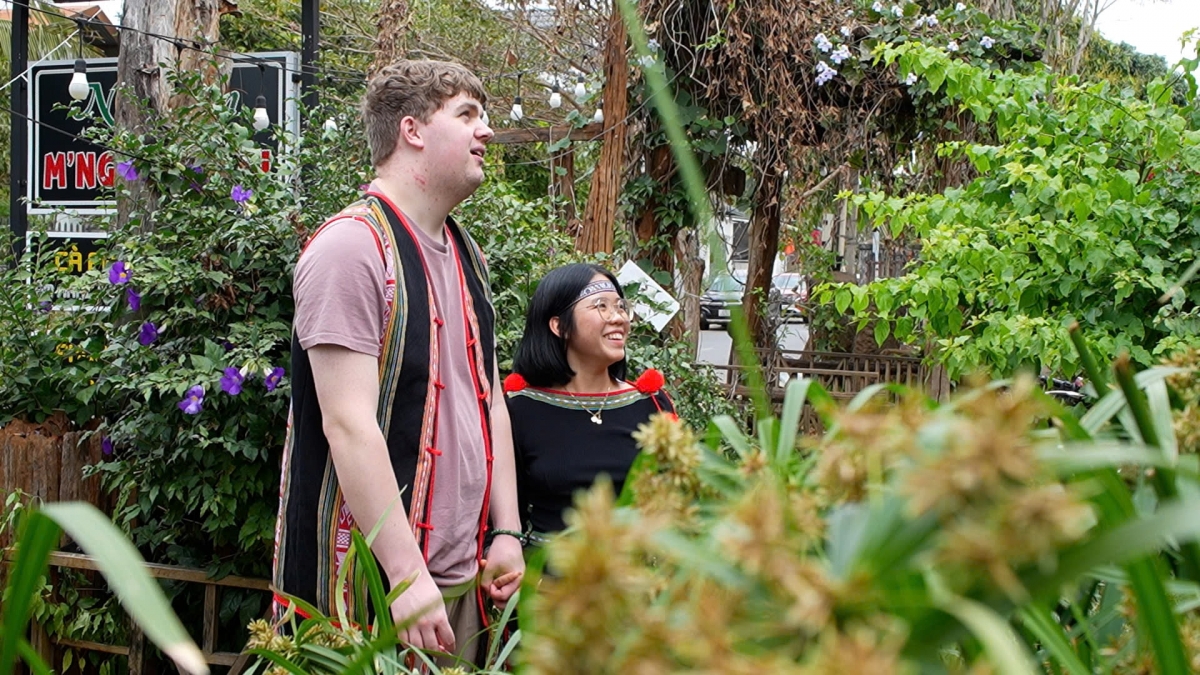 Ngoh Donovan Fink hâk mơnâ drêng châ xâp ếo kuăn ngo Rơđế