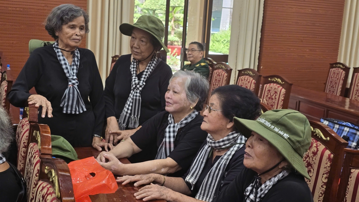 92 nŭih bu ur pháp binh neh Thủ Dầu Một geh tâm mâp