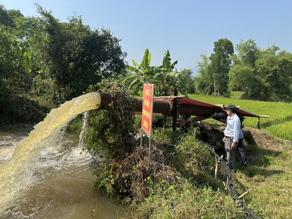 
Ƀôm đak vă tang găn tŏ phang pơđang tơ̆ tơring Hòa Thịnh