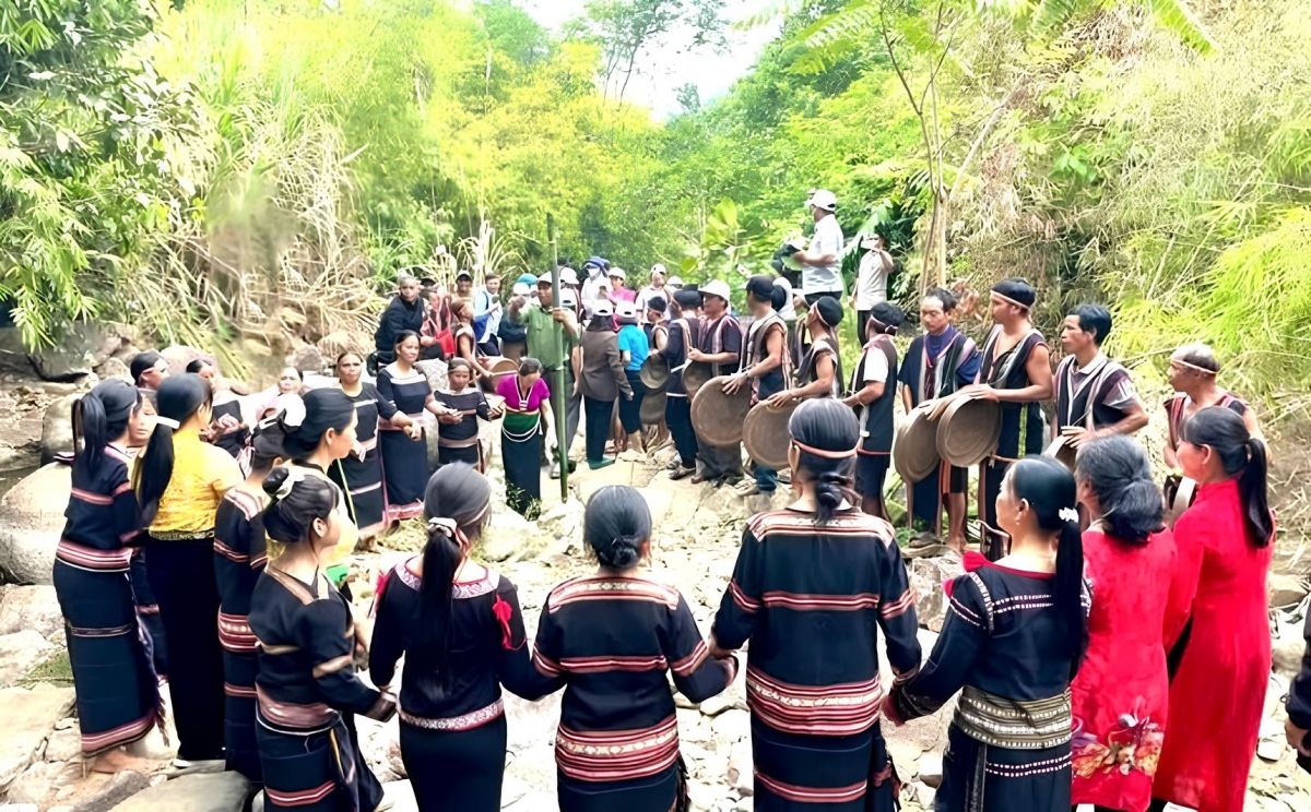 Kong Ia Cor păn roăng kăn ƀô̆ kăch măng ƀă pro pơxúa ki kơnía kân ăm kuăn pơlê mâu hdroâng kuăn ngo cheăm Gào, kong pơlê Gia Lai