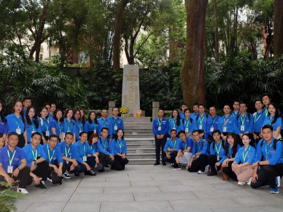 Taom mbaok dam dara Trung Quoc saong Viet Nam dalam Danak dak “Bruk ngak meriak bhong roh duah, bac da-a”