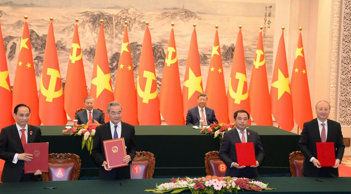 -Dua čô Khua gĭt gai Đảng, Khua lăn čar ktuê dlăng knăm siñê dŭm hră mơar bi mguôp êdah êdi plah wah dŭm phŭn, dhar bruă leh anăn alŭ wăl plah wah dua ala čar Việt Nam - China.