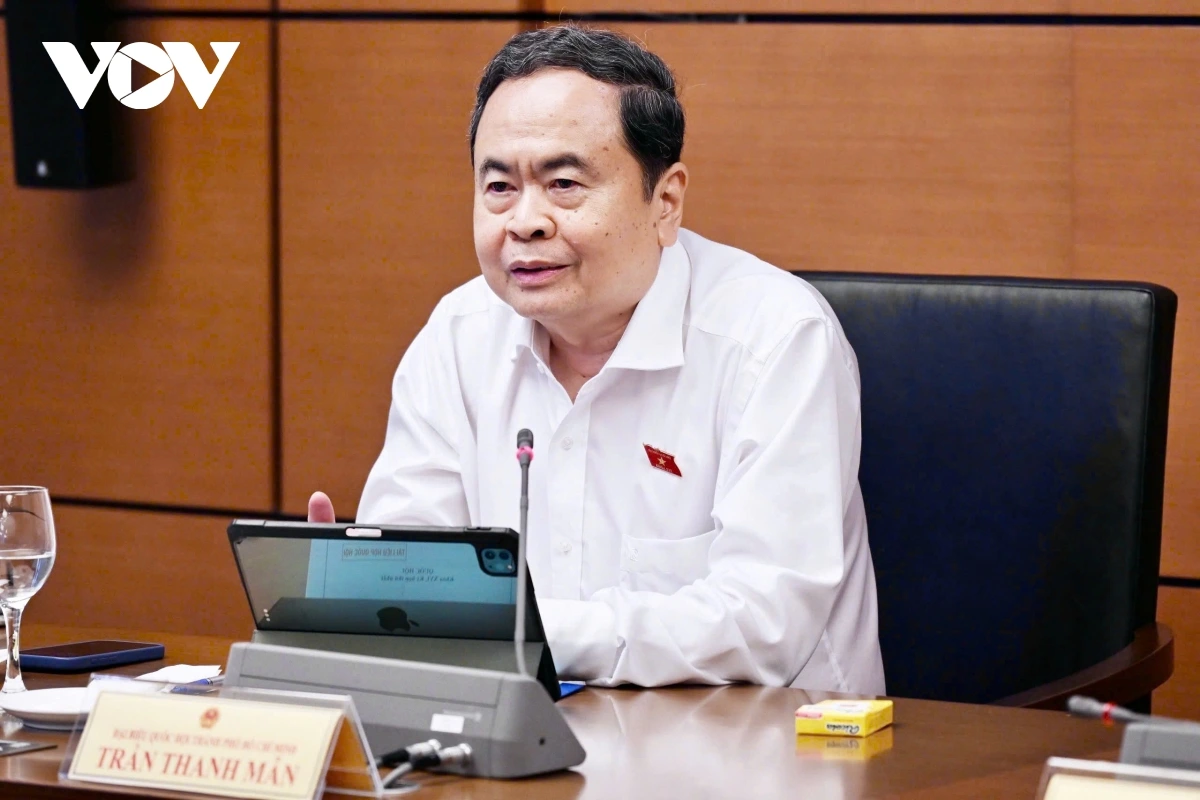 Chủ tịch Quốc hội Trần Thanh Mẫn nhấn mạnh, để đạt được mục tiêu tăng trưởng hai con số phải chuyển mạnh từ quản lý sang kiến tạo để bứt phá. 