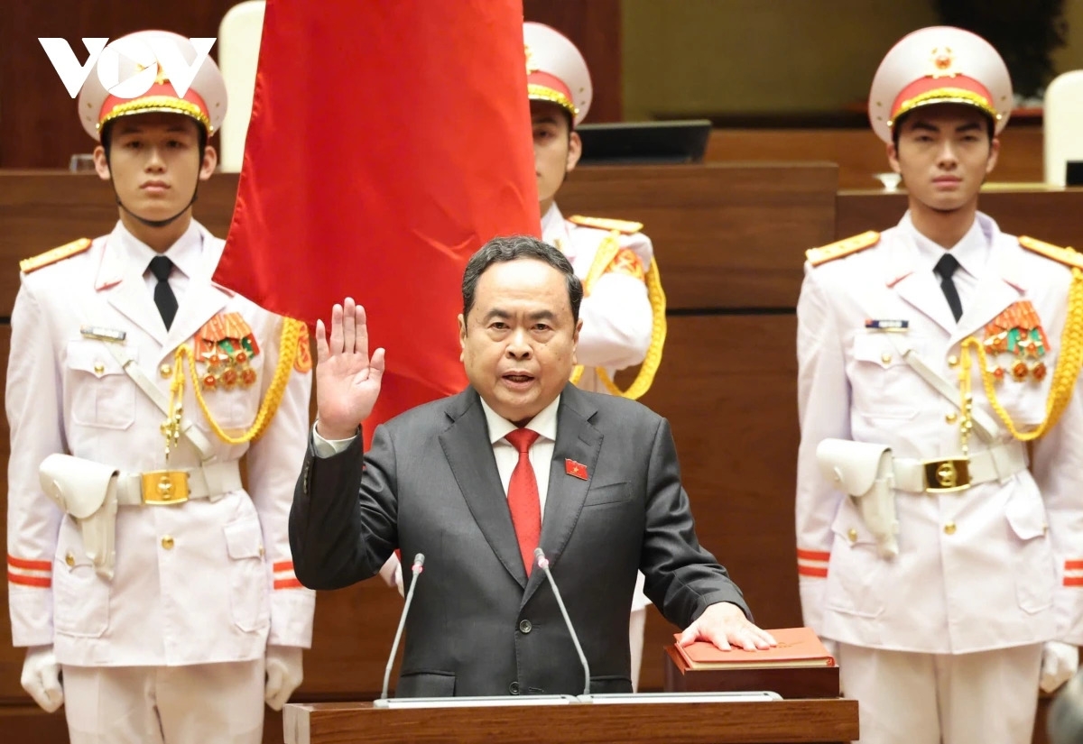 Chủ tịch Quốc hội Trần Thanh Mẫn sinh năm 1962, quê quán ở TP Cần Thơ; là Tiến sĩ kinh tế, cử nhân khoa học; cử nhân lý luận chính trị. Ông là Ủy viên Bộ Chính trị các khóa XIII, XIV; Bí thư Trung ương Đảng khóa XII; Ủy viên Trung ương Đảng các khóa X (dự khuyết), XI, XII, XIII, XIV và là đại biểu Quốc hội các khóa XIII, XIV, XV, XVI.