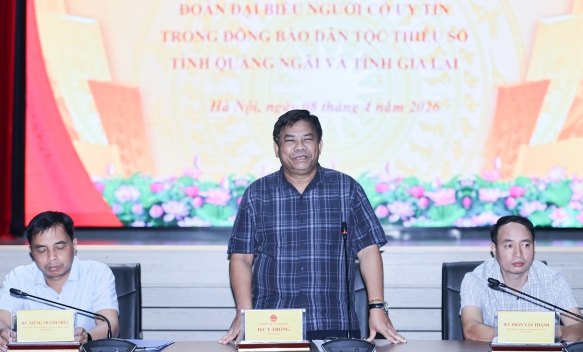 Thứ trưởng Bộ Dân tộc và Tôn giáo Y Thông phát biểu tại buổi gặp mặt Đoàn đại biểu Người có uy tín trong đồng bào DTTS các tỉnh Quảng Ngãi, Gia Lai. 