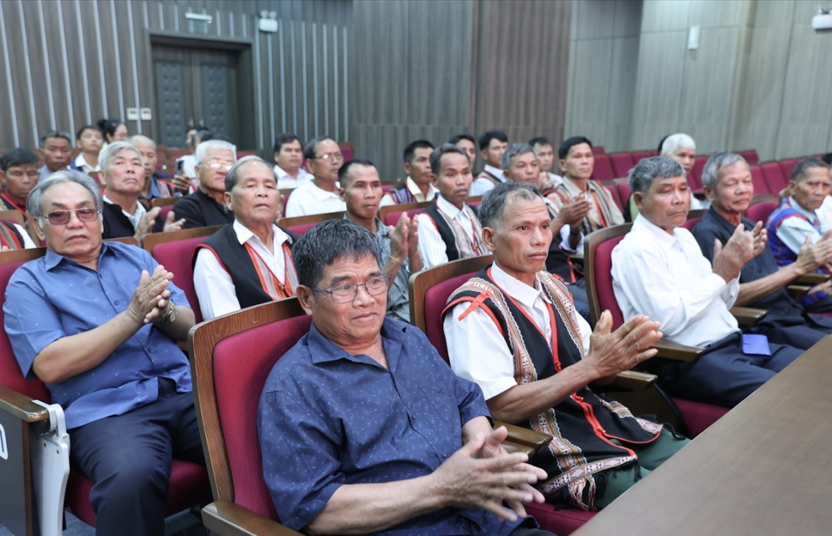 Các đại biểu tham dự buổi gặp mặt.