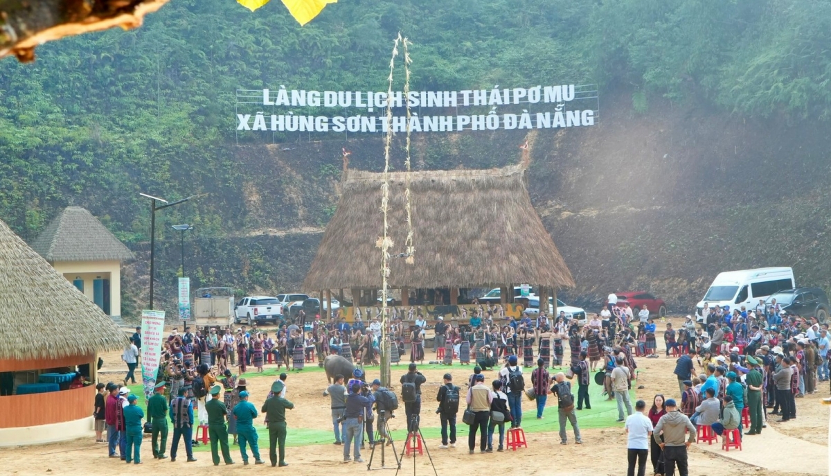 Không gian lễ hội tại làng du lịch sinh thái pơmu (xã Hùng Sơn). Ảnh báo Đà Nẵng.