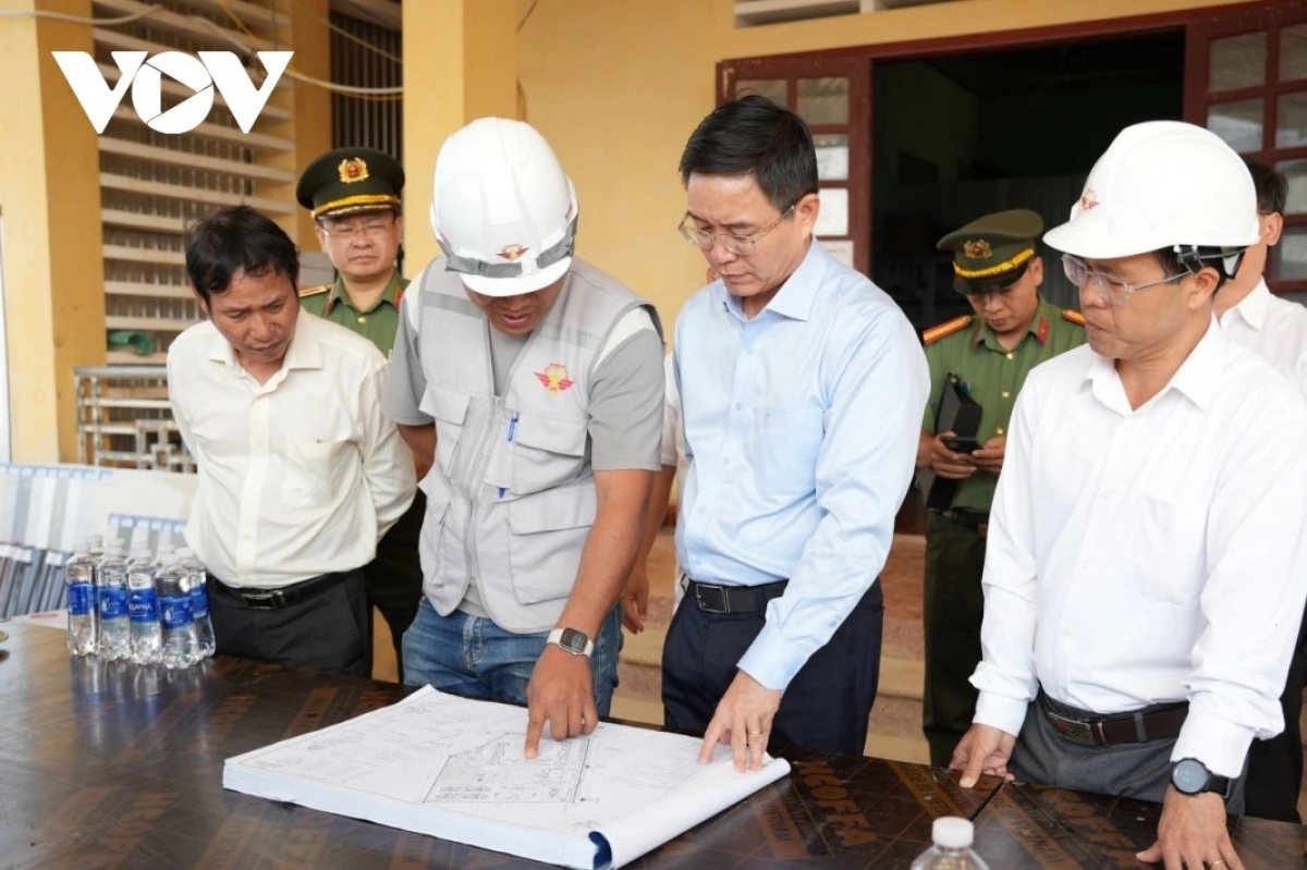 Lãnh đạo thành phố Huế kiểm tra thực tế tại công trình dự án trường học liên cấp A Lưới 4.