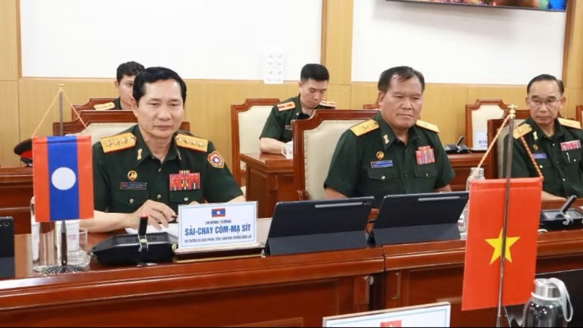 Thượng tướng Saichay Kommasith phát biểu tại buổi thăm, làm việc.