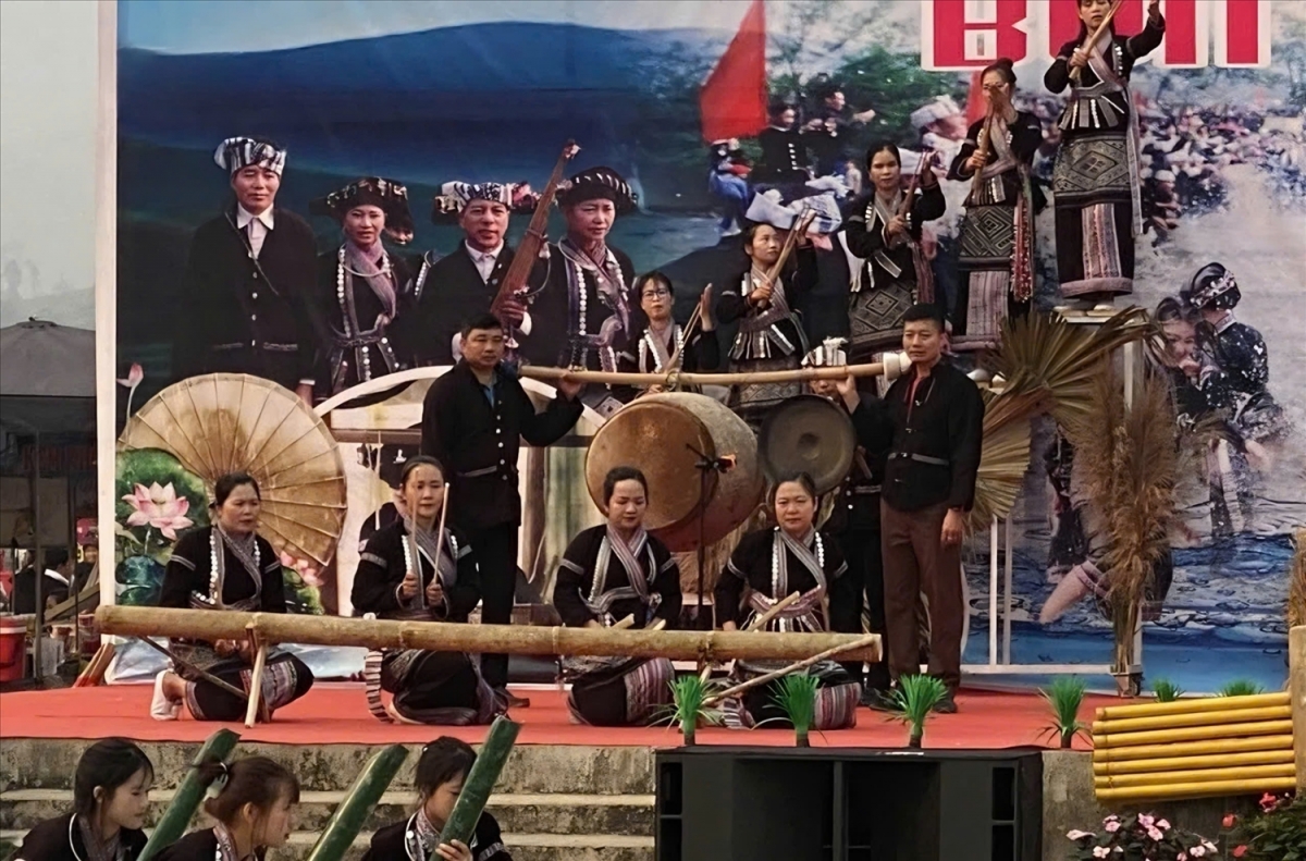 Bun Vốc Nặm lac raya adat siam gheih di bangsa Lào daok di Lai Chau