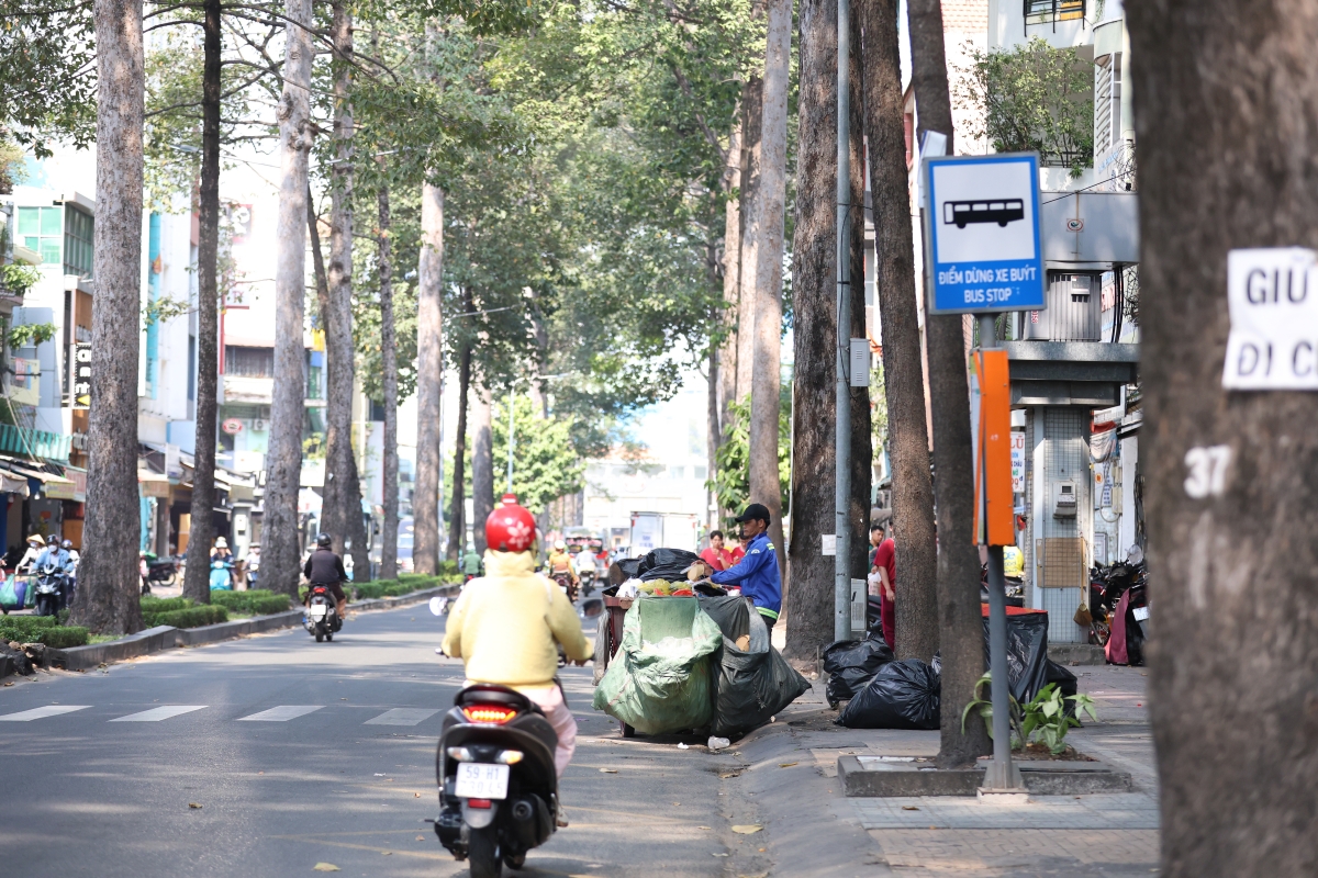 Di rilo labik daok cang, hatang oh ka hu buh jien tame samu gauk, oh hu pabung pacang, gaok mai njauk jeng labik pataom hareik harom