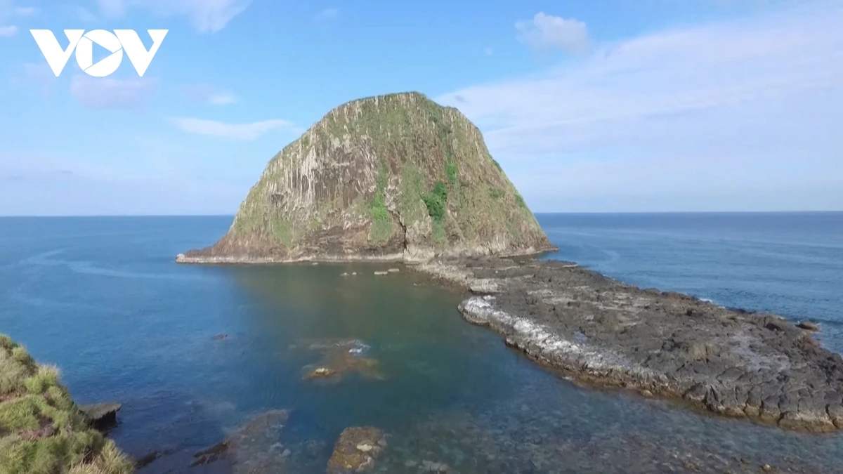 Hòn Yến maong meng angaok glaong tuk ia trun