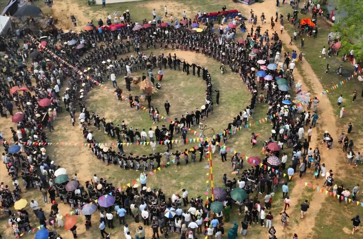 Gavang tamia gul pataom di raya Bun Vốc Nặm