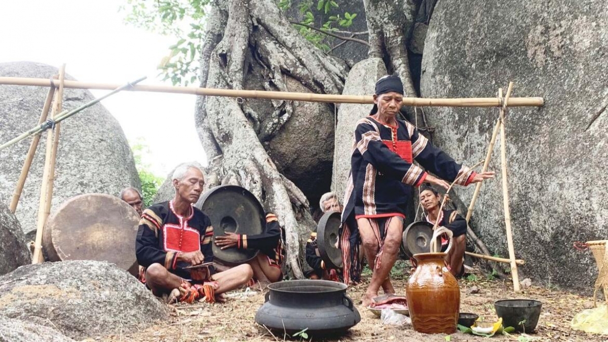  Yang Patao Apui