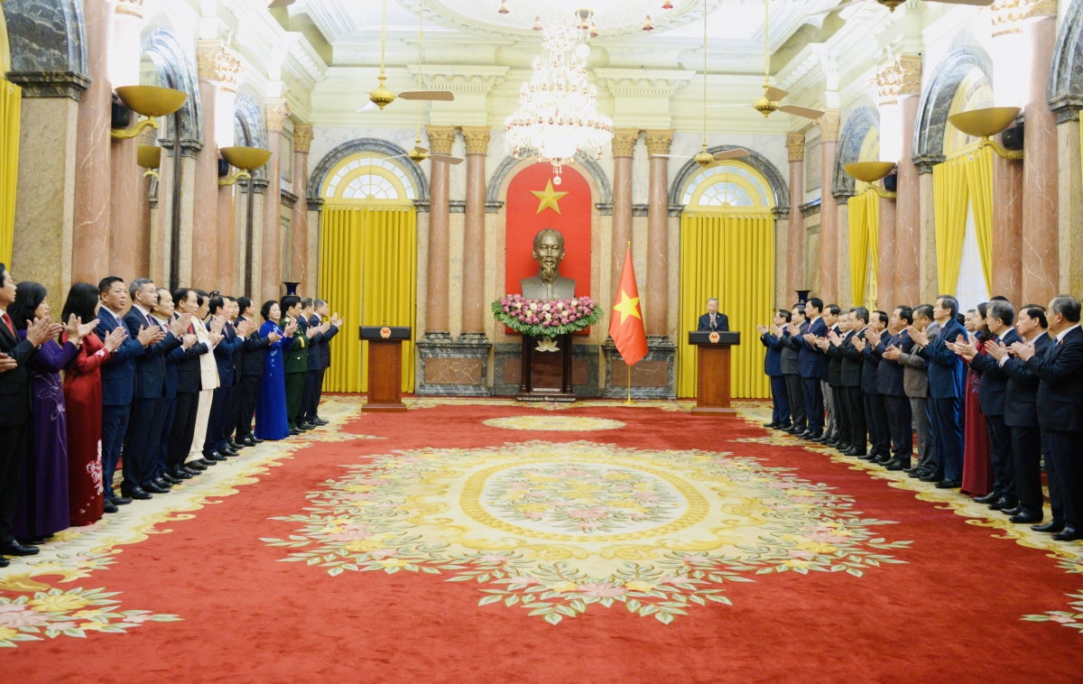 
Tổng Bí thư, Kơdră chĕp pơgơ̆r teh đak Tô Lâm ăn Hla bơar Tơchơ̆t pôk tơmơ̆t rim Kơdră jang lơ̆m Khul Kơdră chĕp pơgơ̆r teh đak.