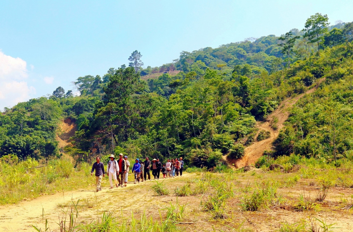 Kuăn pơlê ing peăng Kà Lừm (Lếo) prôk chêng troh a cheăm Hùng Sơn veăng phiu ro Têt Bunpimay