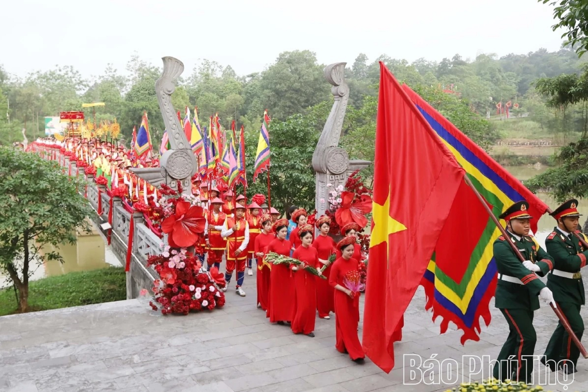 Grup nao tơkung bơnga hiam, gơna ngă yang pơyơr kơ ơi lŏn ia Lạc Long Quân ( rup hră pơhing Phú Thọ)