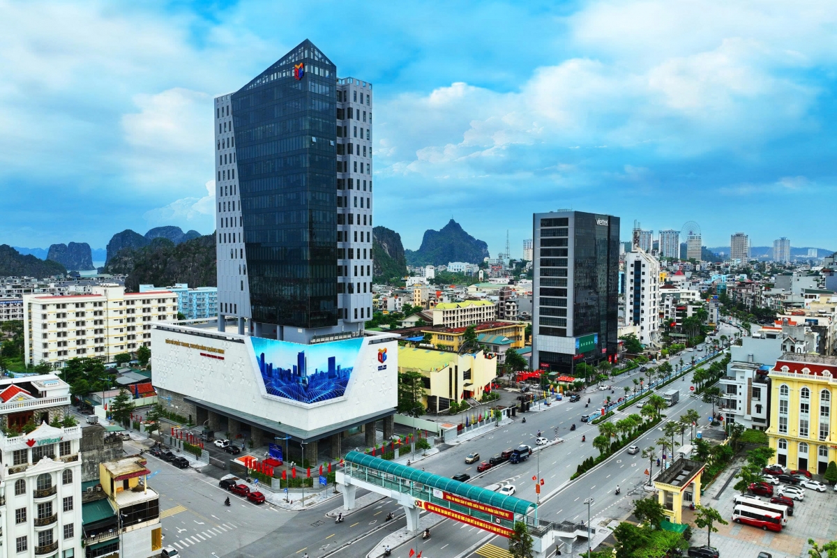 Hlá tơbeăng ƀă Rơ’jiu-Um tơvi Quảng Ninh-tíu tơkŭm po tơ’noăng chêh hlá tơbeăng lâp tơnêi rôh má XVII