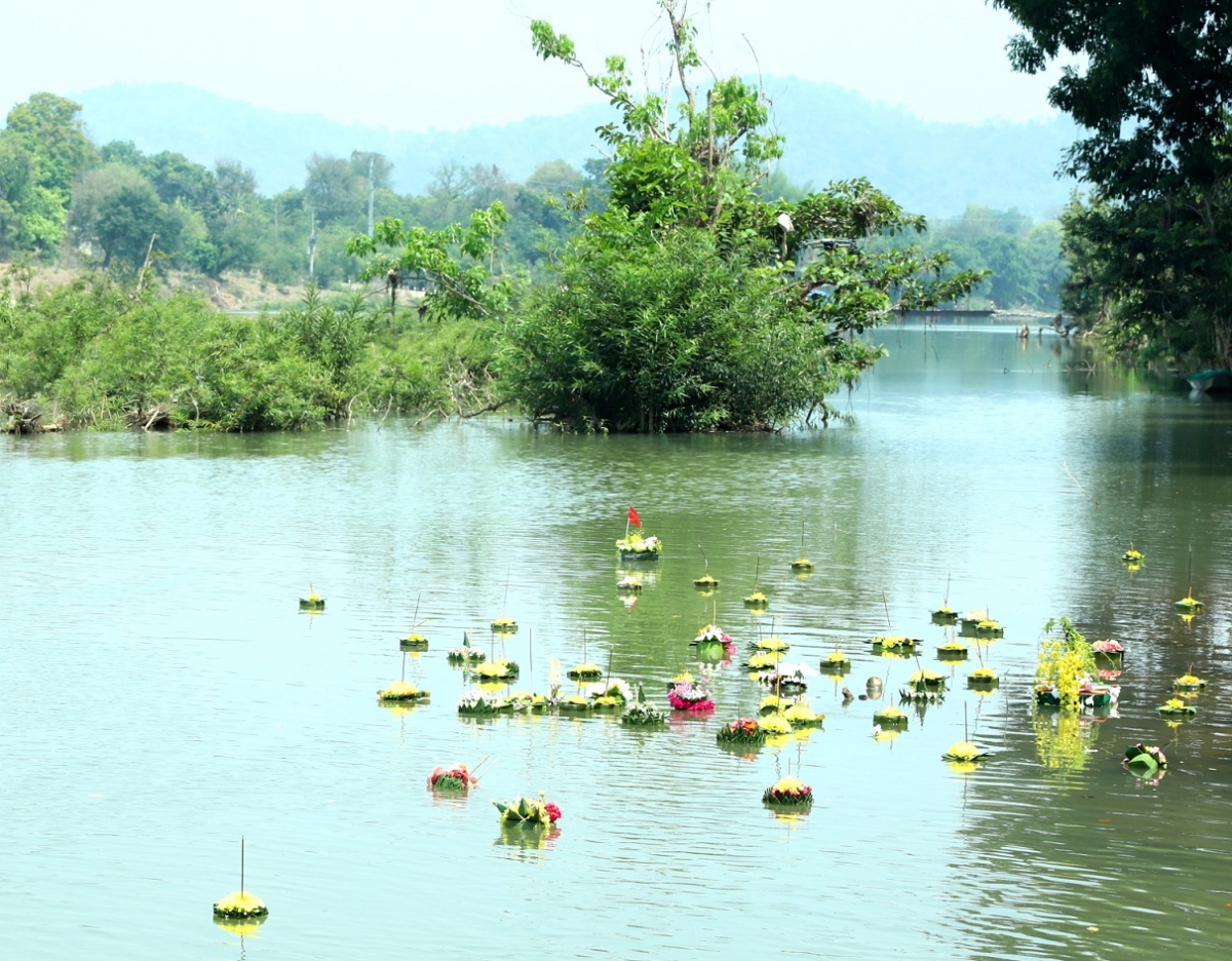 
Tơdrong juăt hơtat pơkao tơ̆ đak krong nhen vă tơhoch hŭt dôm tơdrong ơ̆h sơ ‘ngon đơ̆ng sơnăm so, sơng iŏk dôm tơdrong ‘lơ̆ng lơ̆m sơnăm ‘nao
