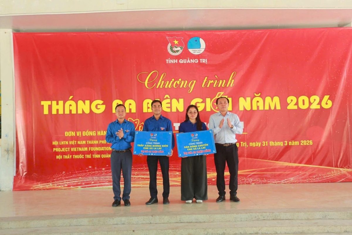 Ban Tổ chức đã trao tặng loạt công trình dân sinh tại tại xã La Lay, tỉnh Quảng Trị.