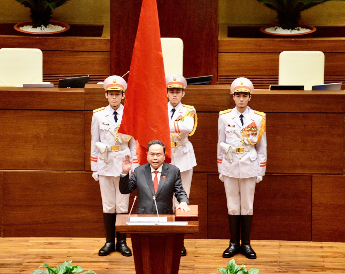 Củ tịc Quôk hội khoă XVI đơs guh at gơnoar broă