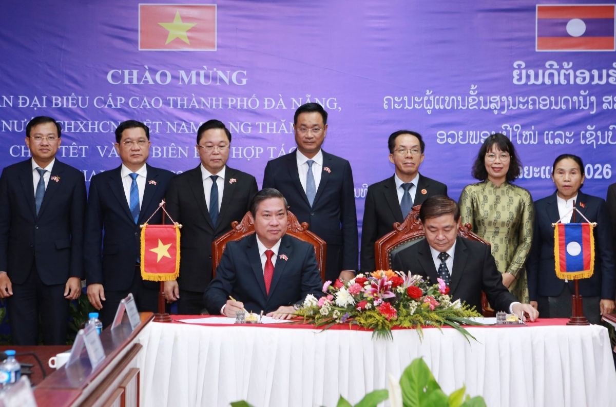 Ký kết Biên bản ghi nhớ hợp tác giữa UBND thành phố Đà Nẵng và Ủy ban Chính quyền tỉnh Salavan giai đoạn 2026 - 2030. Ảnh: T.CÔNG