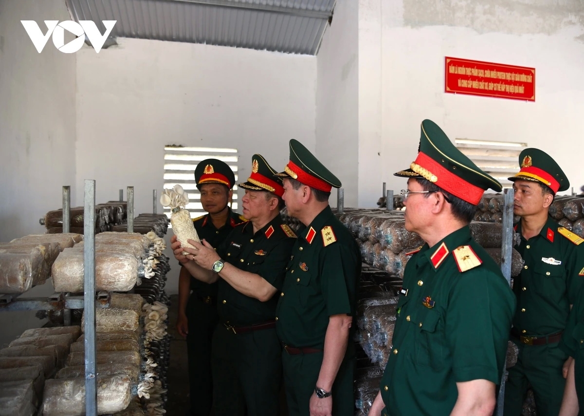 Đại tướng Nguyễn Trọng Nghĩa – Chủ nhiệm Tổng Cục Chính trị QĐND Việt Nam thăm và làm việc tại Trung đoàn 143 (Sư đoàn 315).