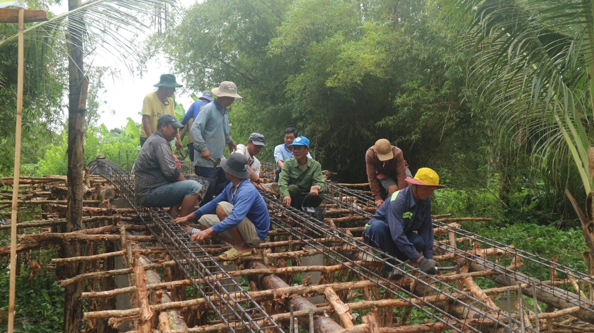 Đội xây dựng cầu chùa Vĩnh Phước