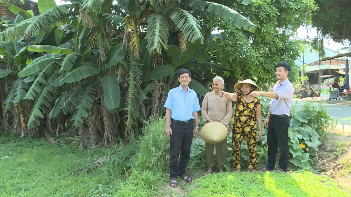 
Khul kơdră tơring hăm kon pơlei năm lăng groi teh.