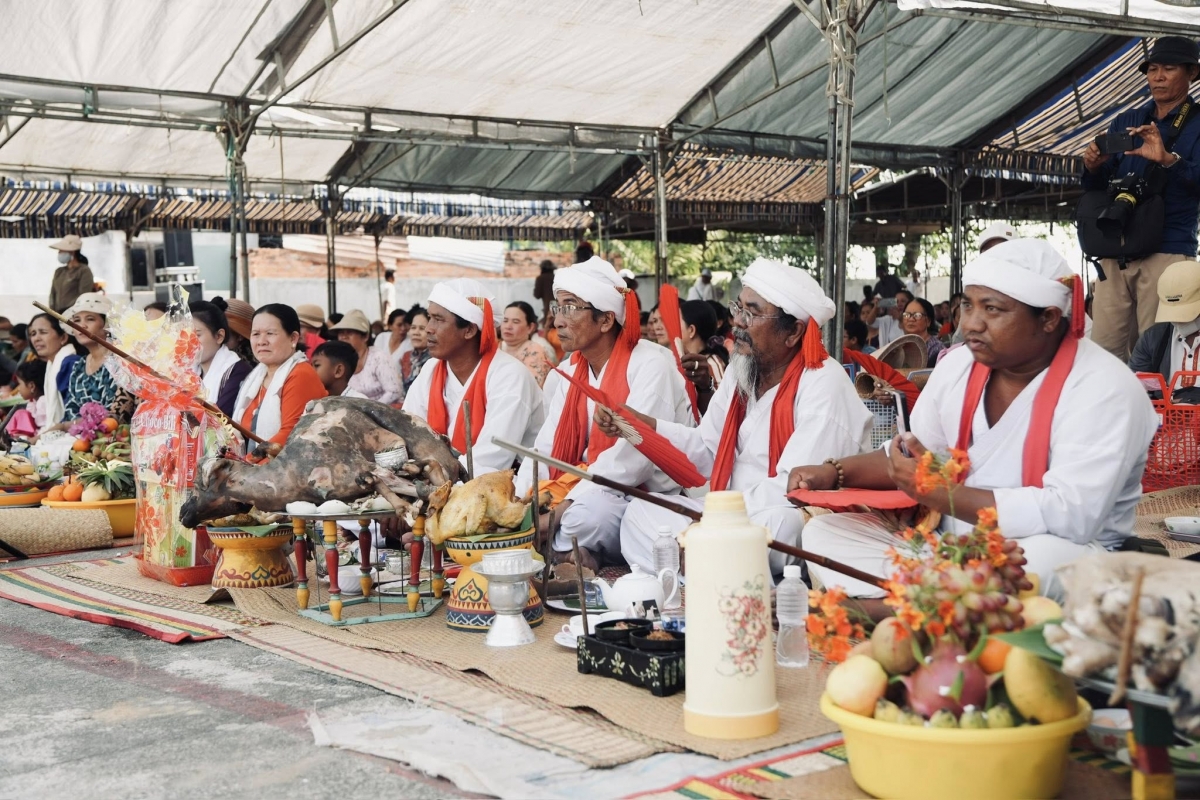 Halau janeing Ahier ngak adat Rija Nagar