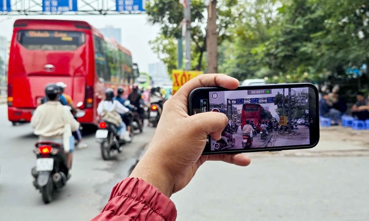 Từ 1/4, người dân có thể sử dụng VNeID để phản ánh vi phạm giao thông.
 