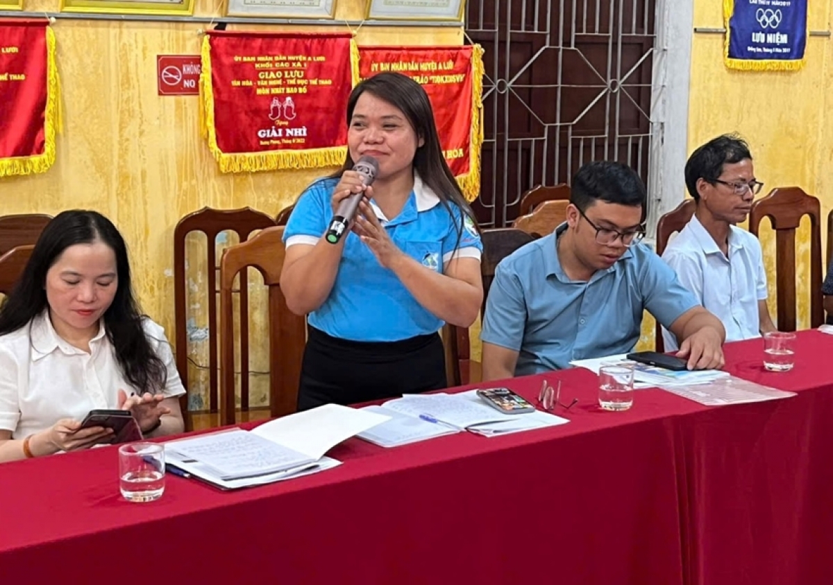 Đại diện phụ nữ các xã A Lưới chia sẻ những khó khăn của phụ nữ trong phát triển kinh tế ở địa phương