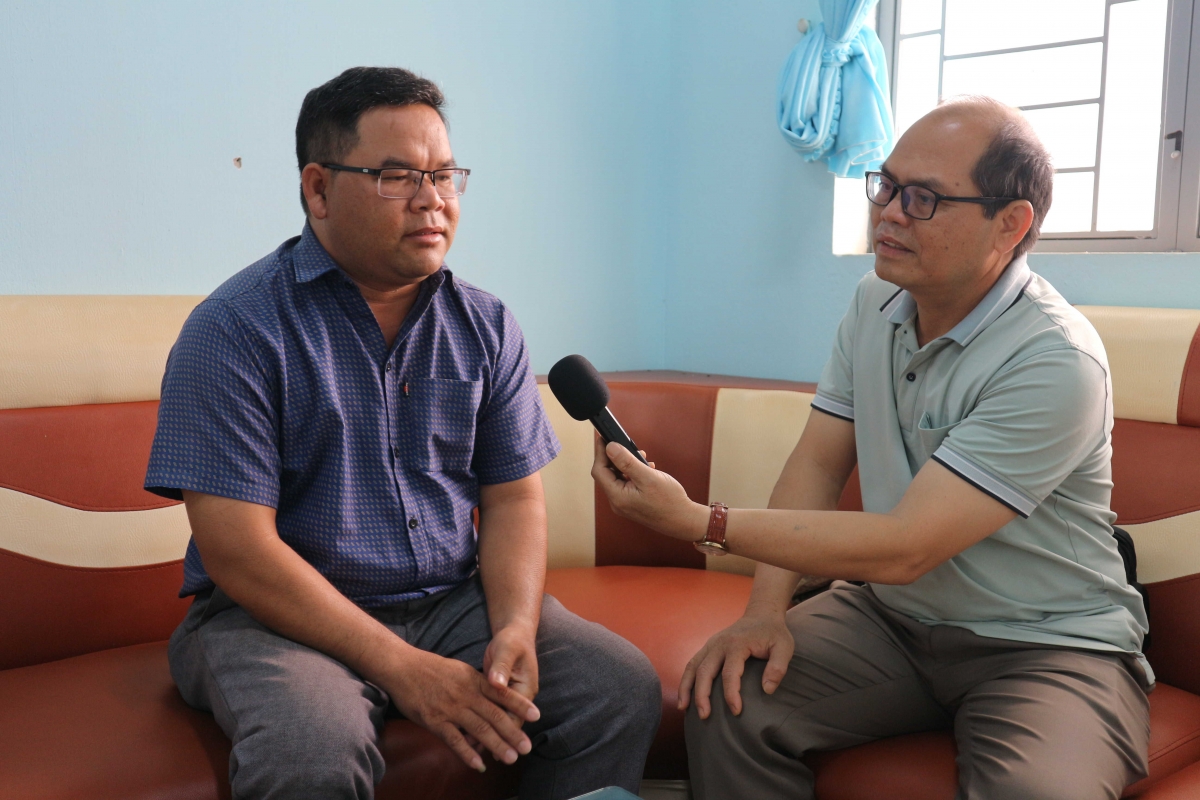 - Kpă Duan – Khua hlăm Anôk dlăng bruă Đảng, Khua anôk bruă Mặt trận să Gào, čar Gia Lai mñă kơ ai tiê hgŭm mguôp dŭm djuê ana.