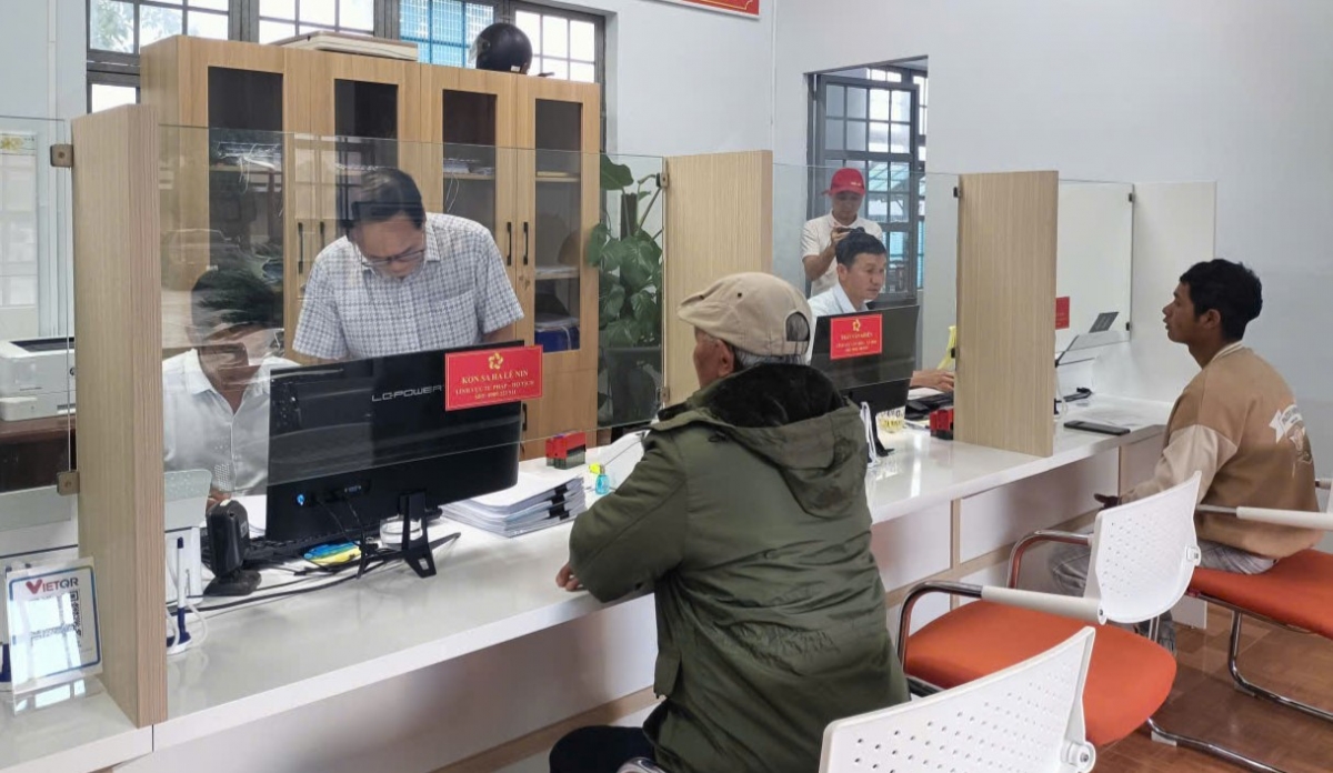 
Hơtŏk pran tơdrong tơplih hăm kơmăy sô̆ tơgŭm ăn dôm Anih pơm Hla ar ăn tơpôl tơ̆ xăh lơ̆m dêh char Lâm Đồng pơvih ăn kon pơlei, anih tĕch mơdro roi ‘lơ̆ng