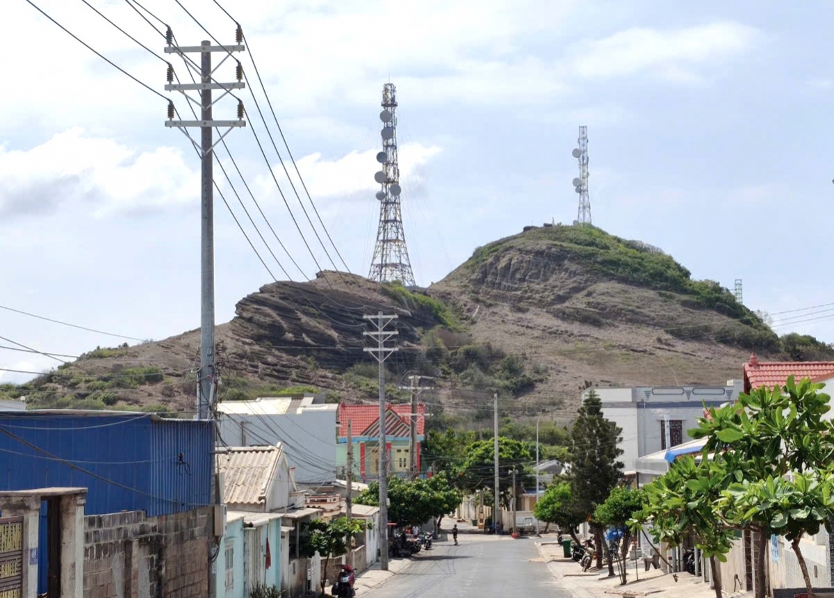 
Tơlĕch jên man anih jang, răt kơmăy vă pơyoa ăn tơdrong jang tơplih hăm kơmăy sô̆ tơ̆ Tơring gĭt kăl Phú Quý, dêh char Lâm Đồng