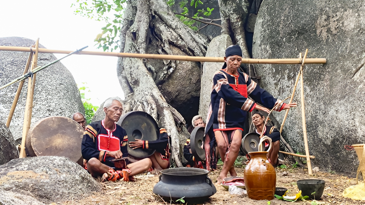 Rơkâu xối pâ kong mêi dêi Pơtáu On (Yang Pơtao Apui)