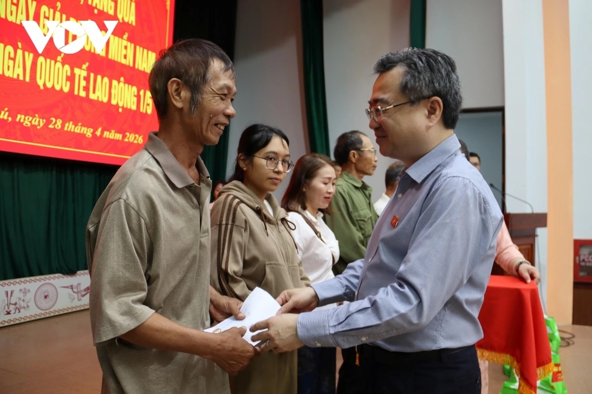 Ông Nguyễn Thanh Nghị mong muốn các gia đình tiếp tục nỗ lực vượt qua khó khăn, phát huy tinh thần đoàn kết, cần cù lao động, từng bước ổn định và nâng cao đời sống.